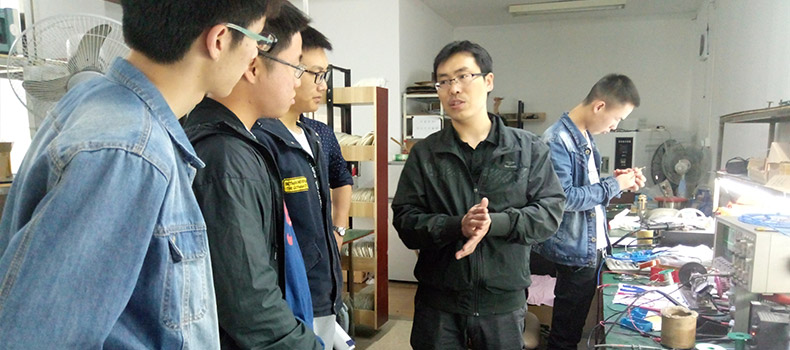 我公司與高校合作，進行現(xiàn)場考察